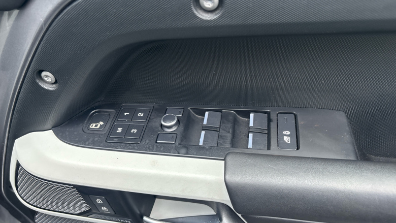 Land Rover Defender 2.0 D240 SE 110 5dr Auto Diesel Estate